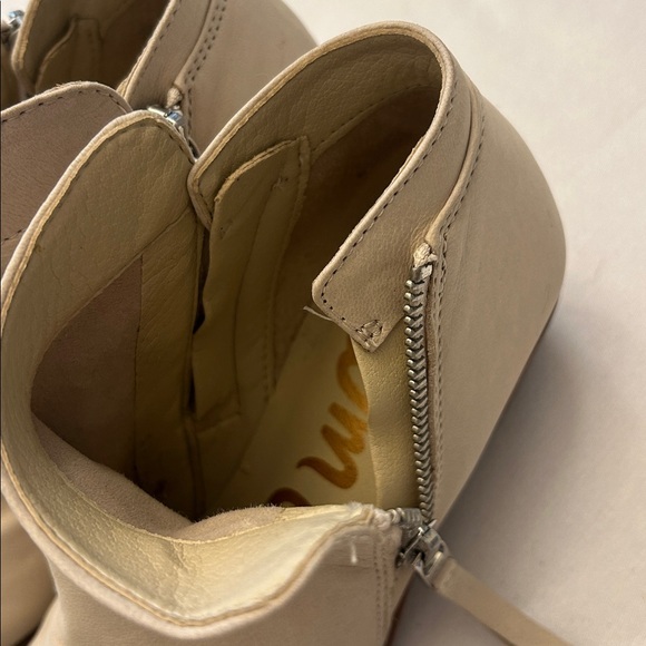 Sam Edelman Packer Leather Ankle Boots in a light Beige color. Size 5.5 - Picture 11 of 14